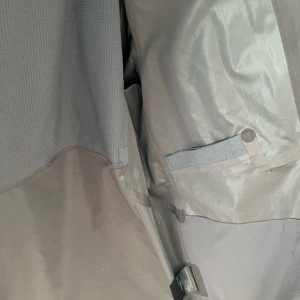 Lululemon Lab Cargo Shell Jacket - image 5